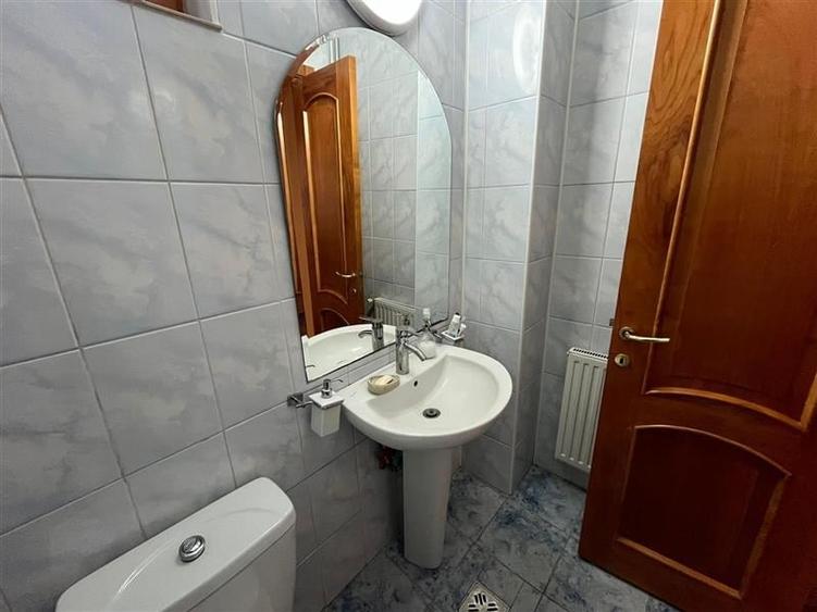 Apartament cu 5 camere decomandat în Platou