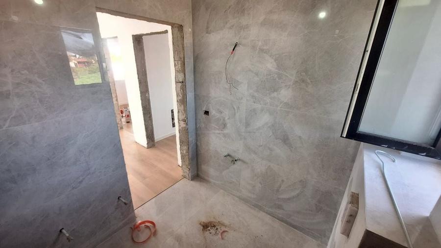 Casă individuală cu 4 camere cu Canalizare în Ipotești