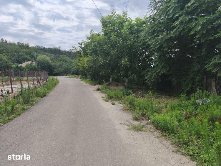 Teren de 1430 mp, în Obor