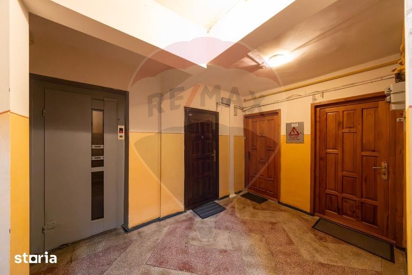 Apartament cu 3 camere decomandat în Dârste