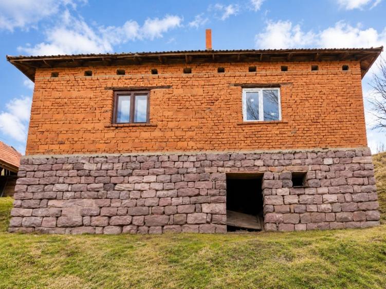 Casă individuală cu 3 camere cu Canalizare în Bulz