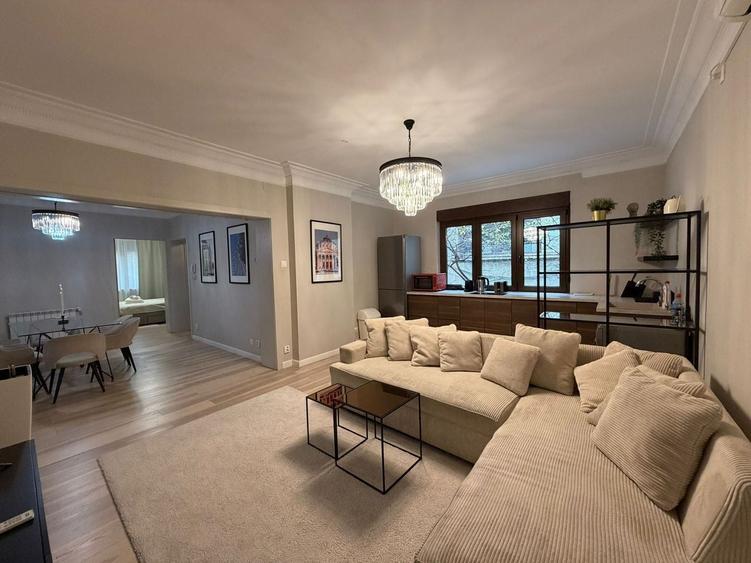 Apartament cu 4 camere semidecomandat, mobilat în Aviatorilor