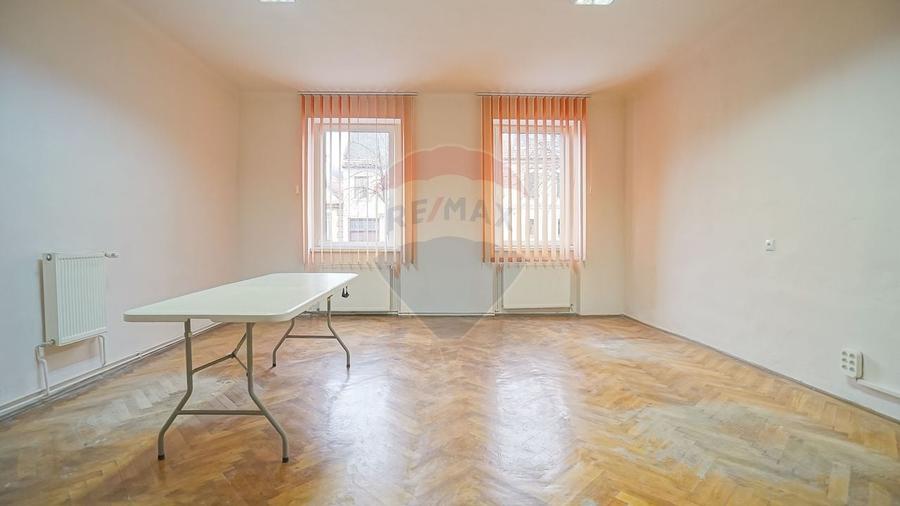 Apartament cu 2 camere semidecomandat, mobilat în Centrul Istoric