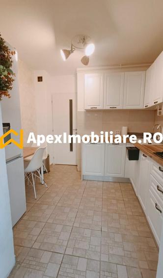 Apartament cu 3 camere semidecomandat, mobilat în Tineretului
