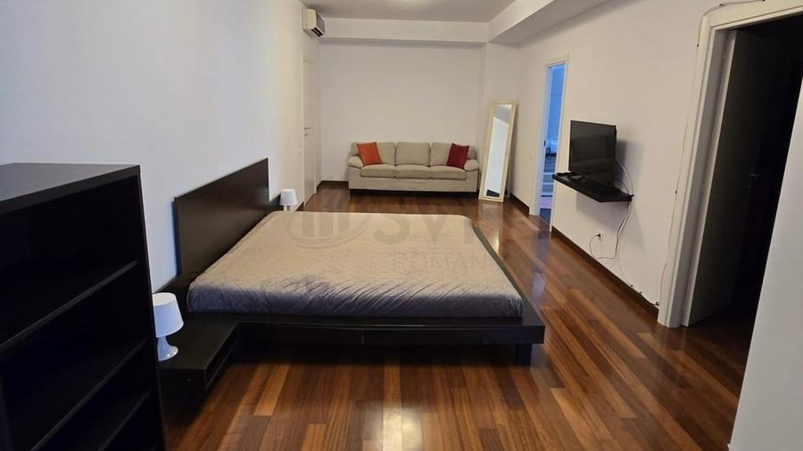 Apartament cu 5 camere decomandat, mobilat în Herăstrău