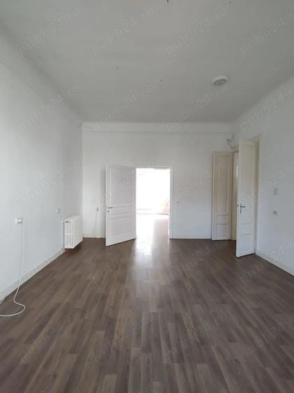Casă cu 6 camere cu Teren 2883 Mp în Ultracentral