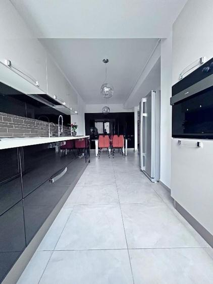 Apartament cu 3 camere decomandat în Băneasa