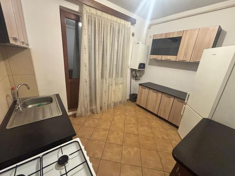 Apartament cu 2 camere decomandat, mobilat în Central