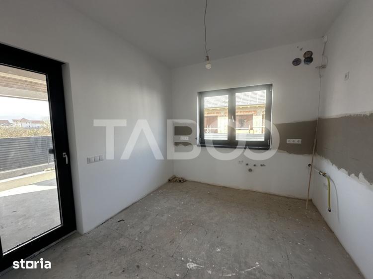 Casă cu 4 camere cu Teren 430 Mp în Cristian