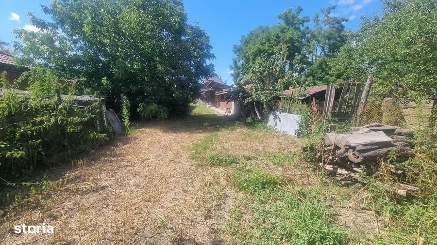 Casă cu 4 camere cu Teren 7928 Mp în Central