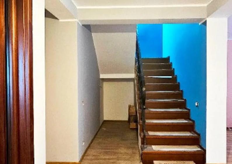 Casă cu 5 camere cu Teren 2000 Mp în Ciritei