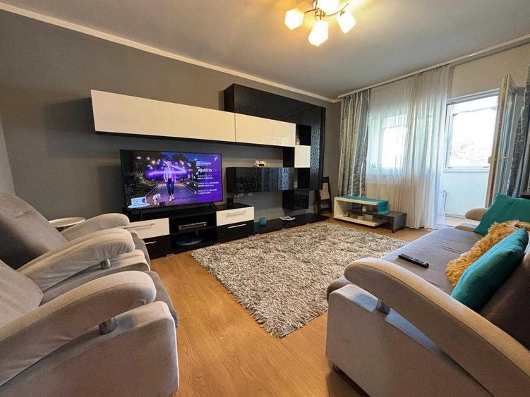 Casă cu 4 camere decomandat în Aurel Vlaicu