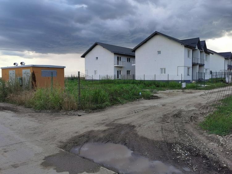 Teren Construcții intravilan de 1200 mp, în Sud