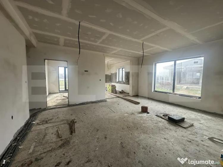 Casă cu 4 camere cu Teren 520 Mp în Păulești