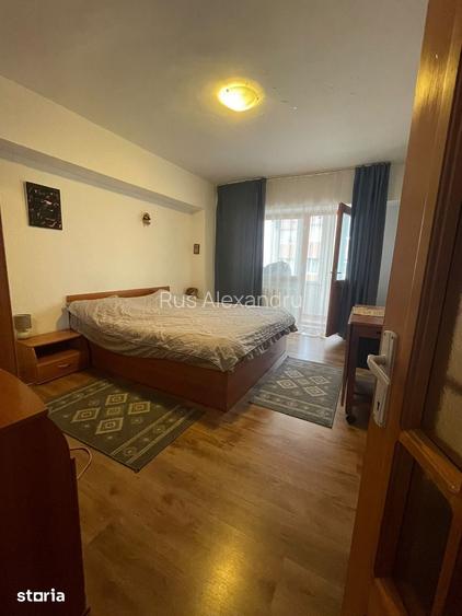 Apartament de vanzare 3 camere zona Sens