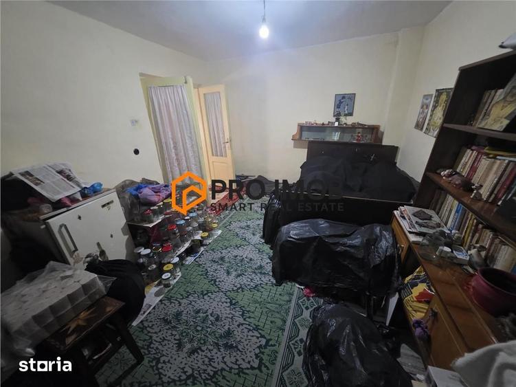 Casă cu 3 camere semidecomandat cu Teren 500 Mp în Central