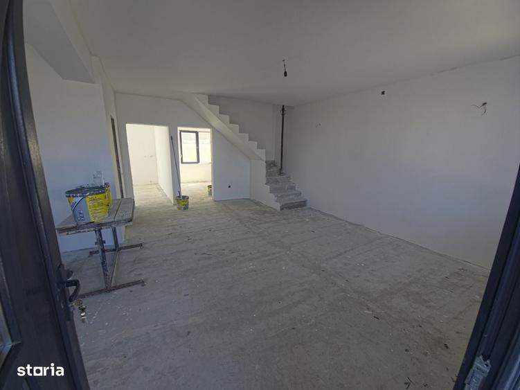 Casă cu 4 camere cu Teren 210 Mp în Valu lui Traian