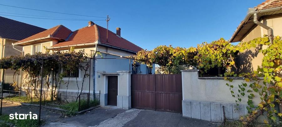 Casă cu 4 camere cu Teren 1007 Mp în Central