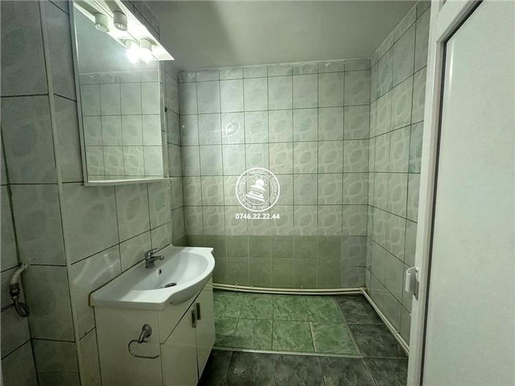 Apartament cu 4 camere decomandat în Alexandru cel Bun