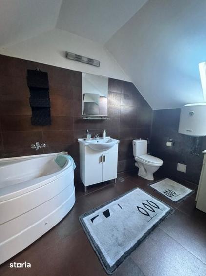 Casă cu 7 camere cu Teren 960 Mp în Pielești