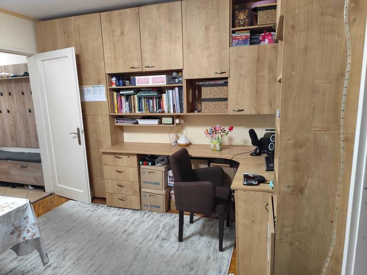 Apartament cu 3 camere semidecomandat în Astra