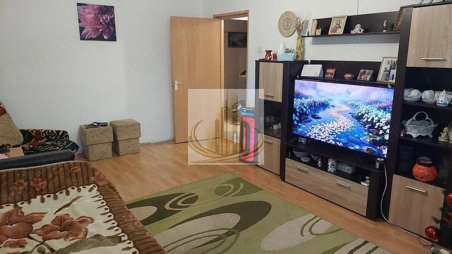 Apartament cu 4 camere decomandat în Lipovei