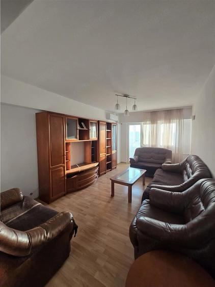 Apartament cu 4 camere decomandat în Berceni