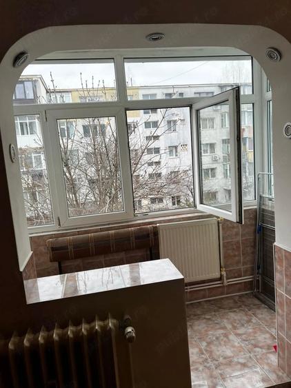 Apartament cu 3 camere semidecomandat în Alexandru cel Bun