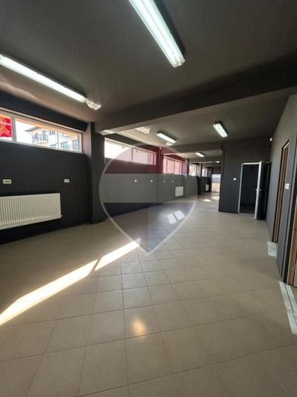 Spațiu comercial, de 117.12999725342 mp, în Ipotești