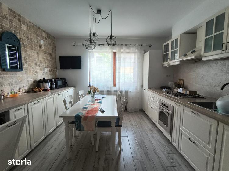 Casă cu 4 camere cu Teren 250 Mp în Sud