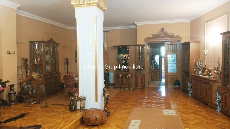 Casă individuală cu 9 camere cu Canalizare în Cotroceni