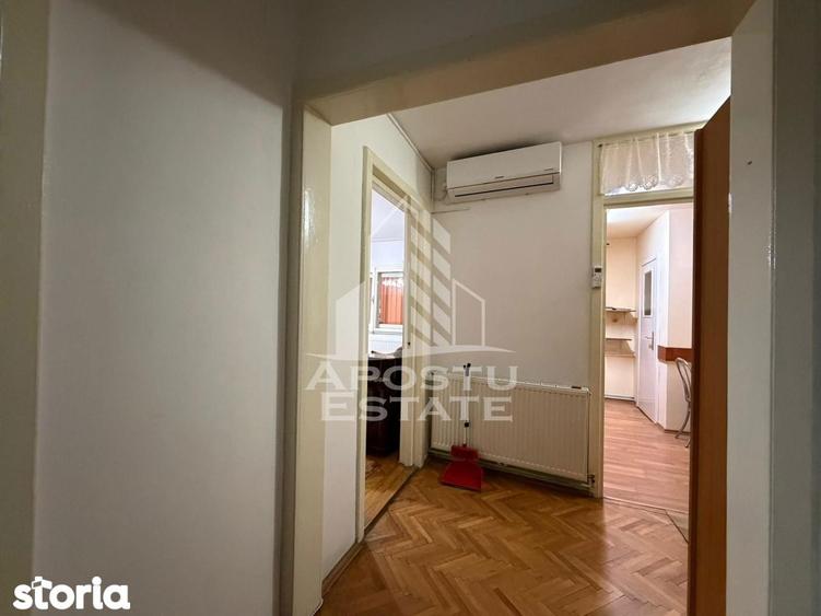 Apartament cu 3 camere decomandat, mobilat în Girocului