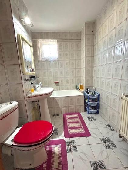 Apartament cu 4 camere decomandat, mobilat în Central