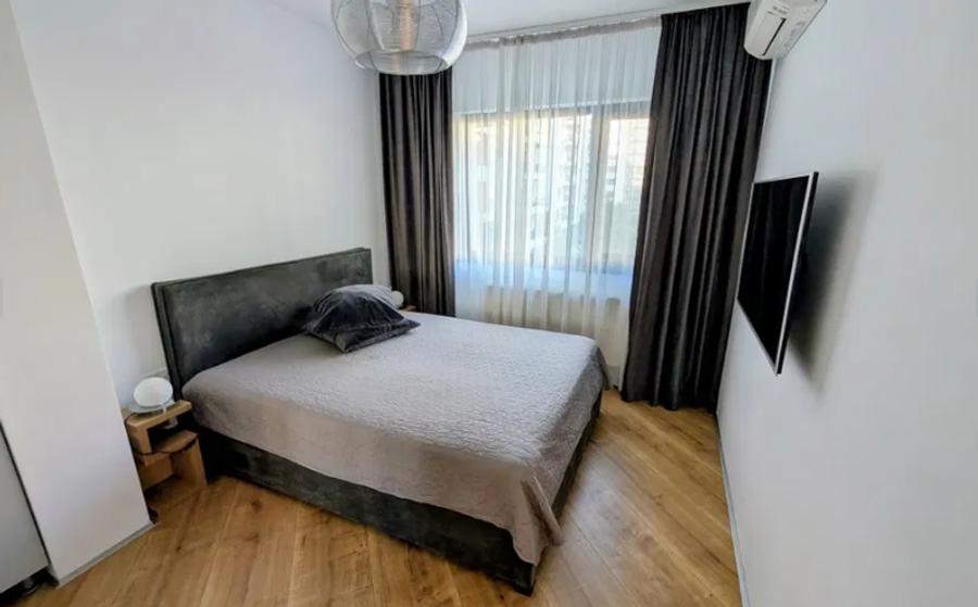 Apartament cu 3 camere semidecomandat în Pipera