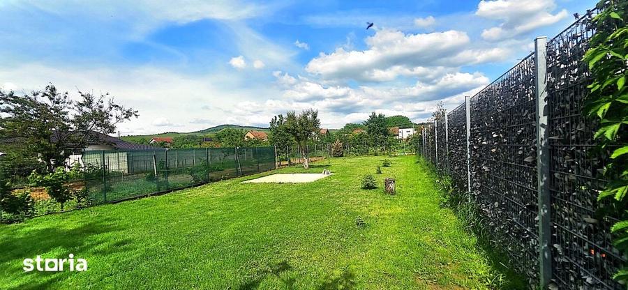 Casă cu 5 camere cu Teren 885 Mp în Ghioroc