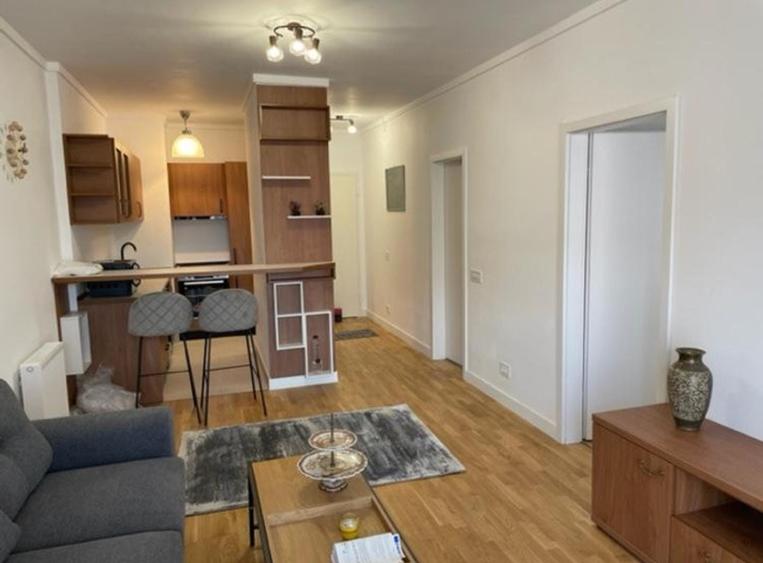 Apartament cu 2 camere semidecomandat, mobilat în Bucureștii Noi
