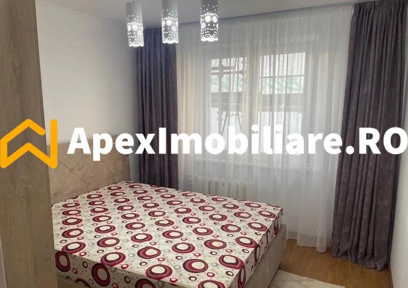 Apartament cu 3 camere semidecomandat în Berceni