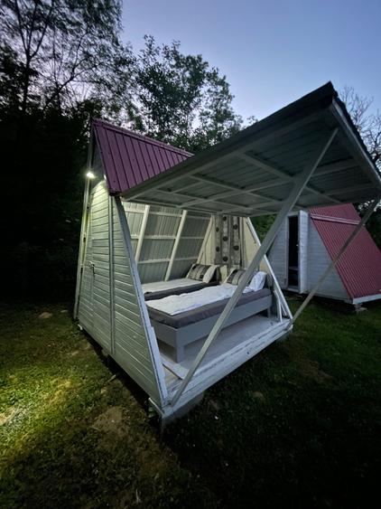 Casă cu 4 camere cu Teren 2000 Mp în Rișculița