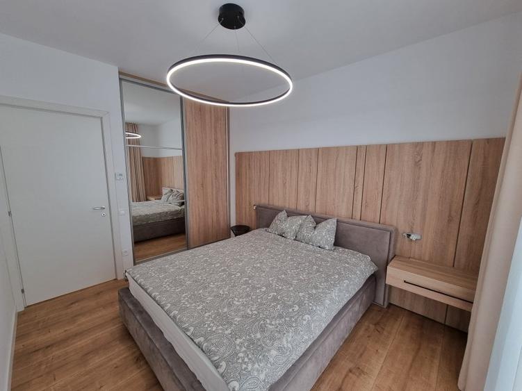 Apartament cu 3 camere semidecomandat, mobilat în Sisești