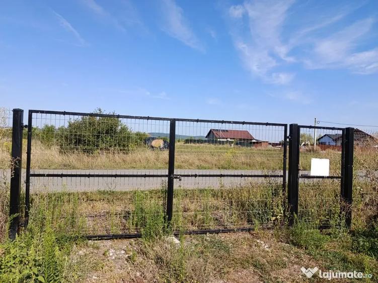 Teren de 697 mp, în Ernei