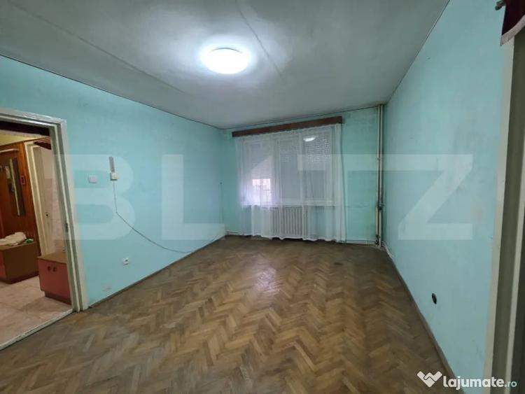 Apartament cu 3 camere semidecomandat în Solidarității