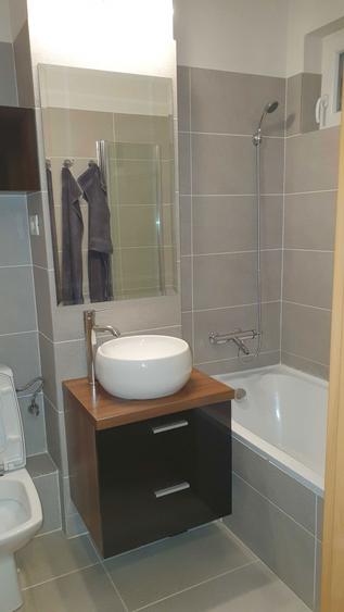 Apartament cu 3 camere decomandat, mobilat în Cetății