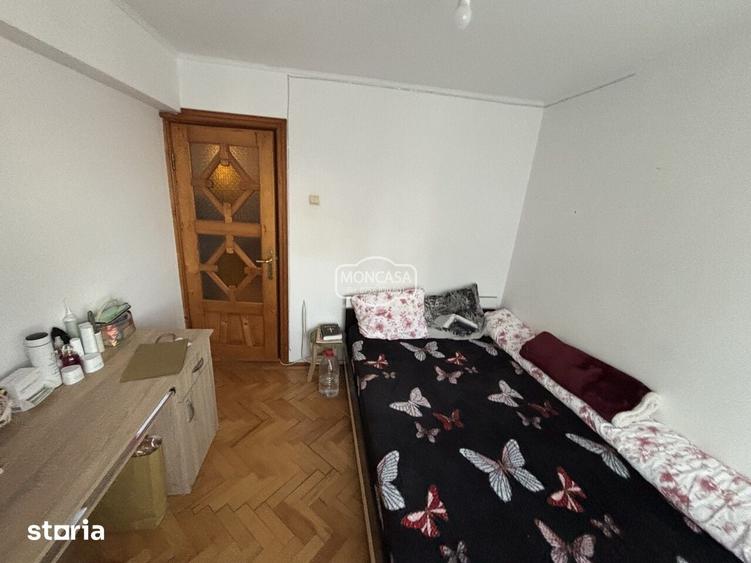 Apartament cu 4 camere decomandat în Central