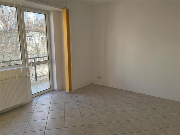 Casă individuală cu 5 camere cu Teren 220 Mp în Vitan