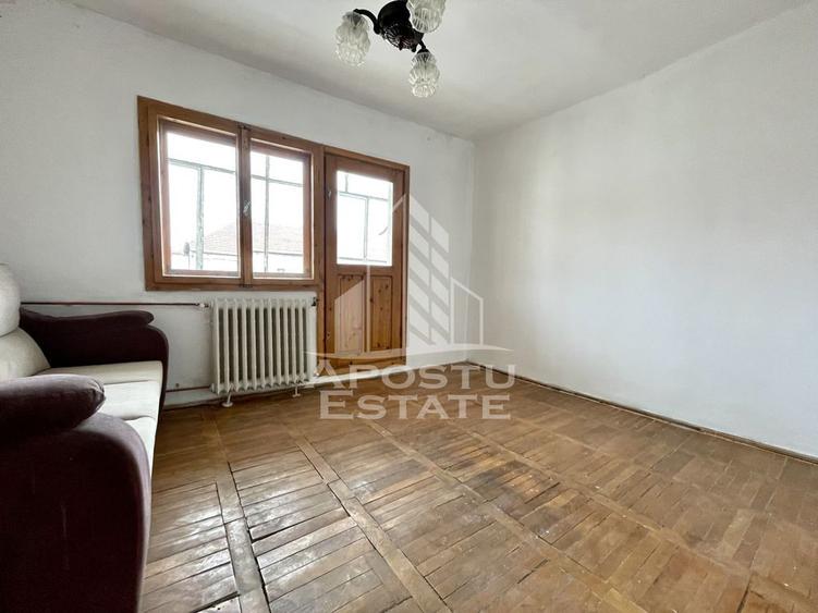 Apartament cu 3 camere decomandat în Buziașului