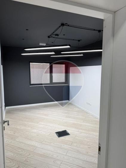Casă individuală cu 13 camere cu Teren 600 Mp în Zorilor