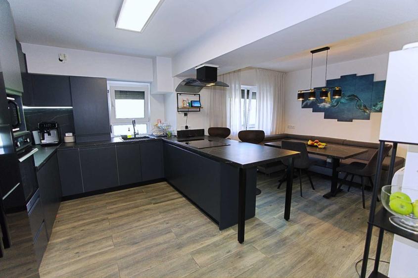 Apartament cu 3 camere decomandat în Central