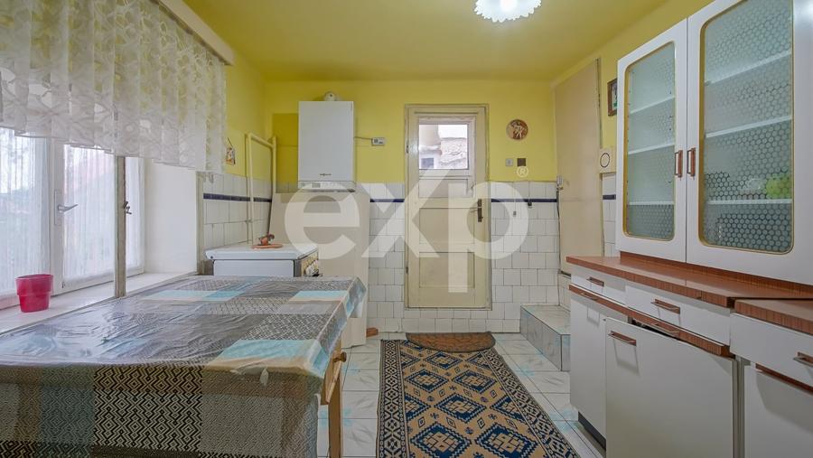 Casă individuală cu 5 camere cu Canalizare în Schei