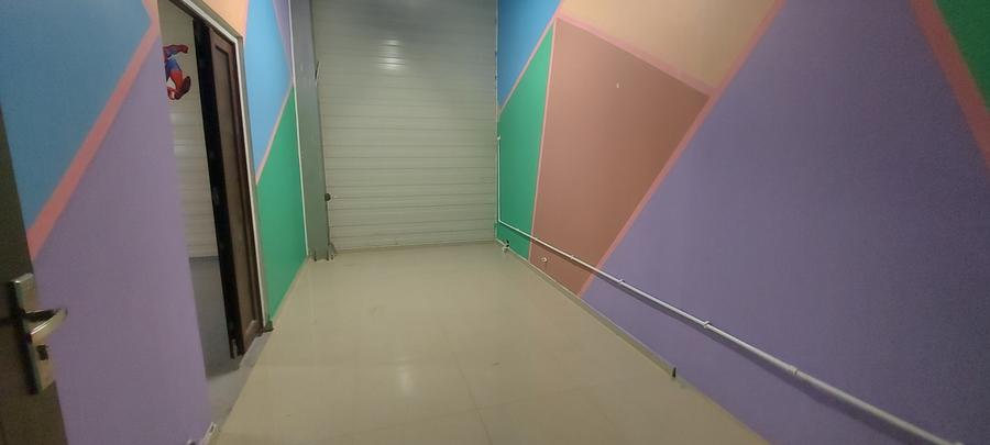 Spațiu comercial, de 360 mp, în Vest