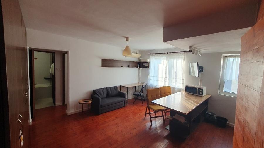 Apartament cu 2 camere semidecomandat, mobilat în Vitan